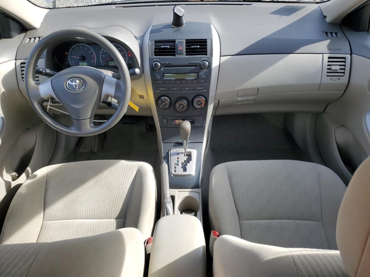 2010 TOYOTA COROLLA LE photo 8