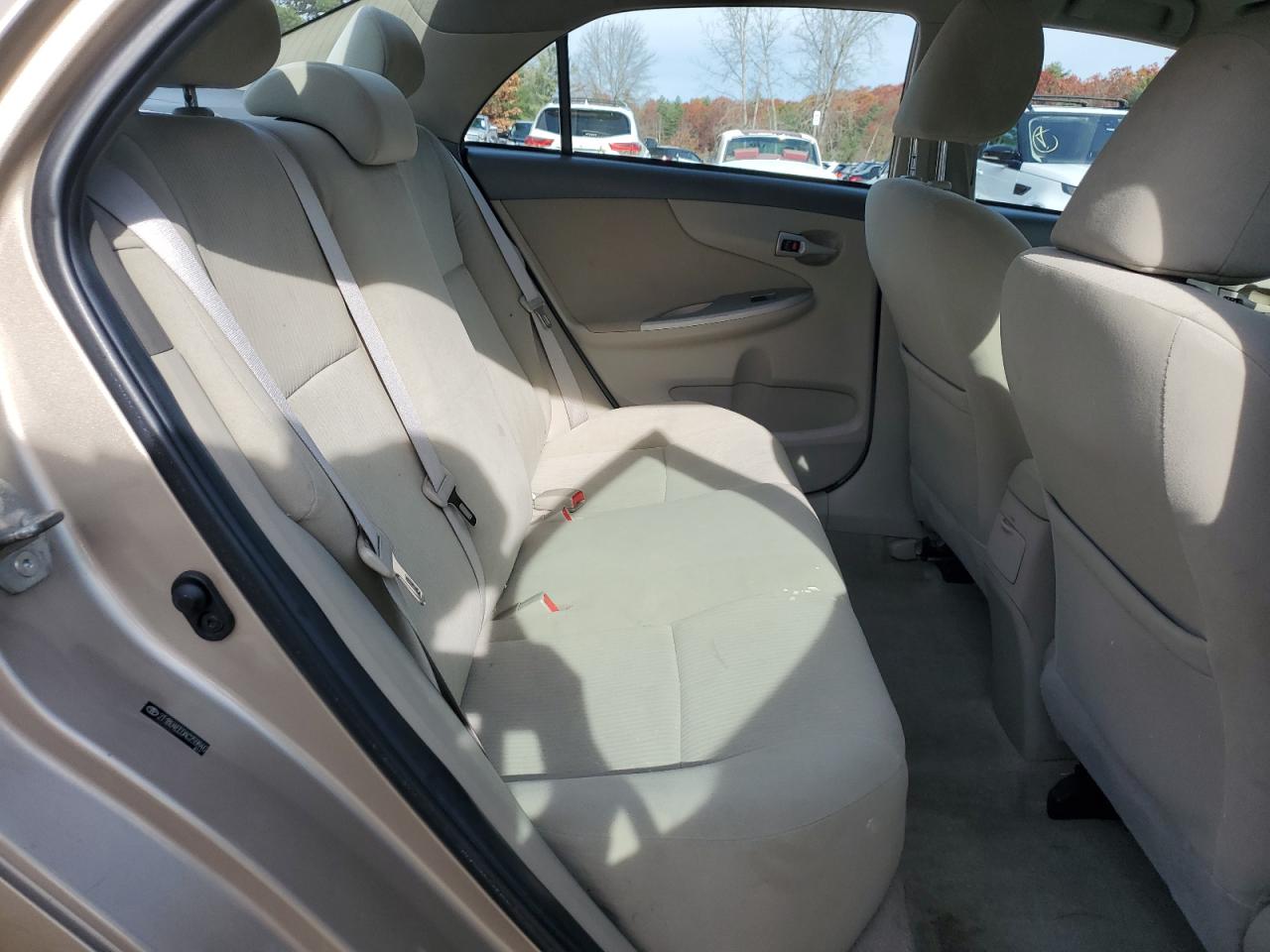 2010 TOYOTA COROLLA LE photo 10