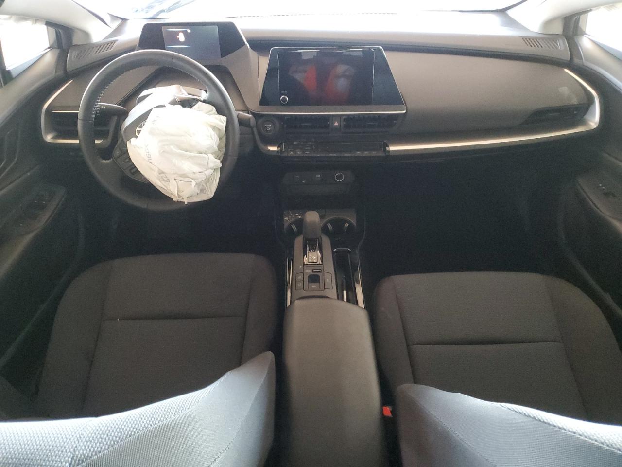 2025 TOYOTA PRIUS LE photo 15