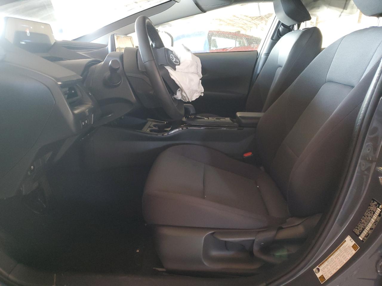 2025 TOYOTA PRIUS LE photo 13