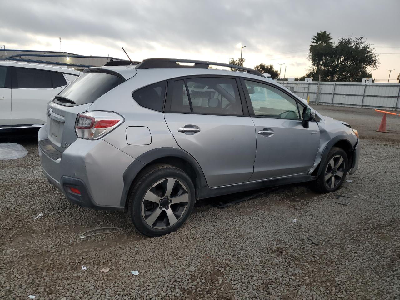 2014 SUBARU XV CROSSTREK photo 3