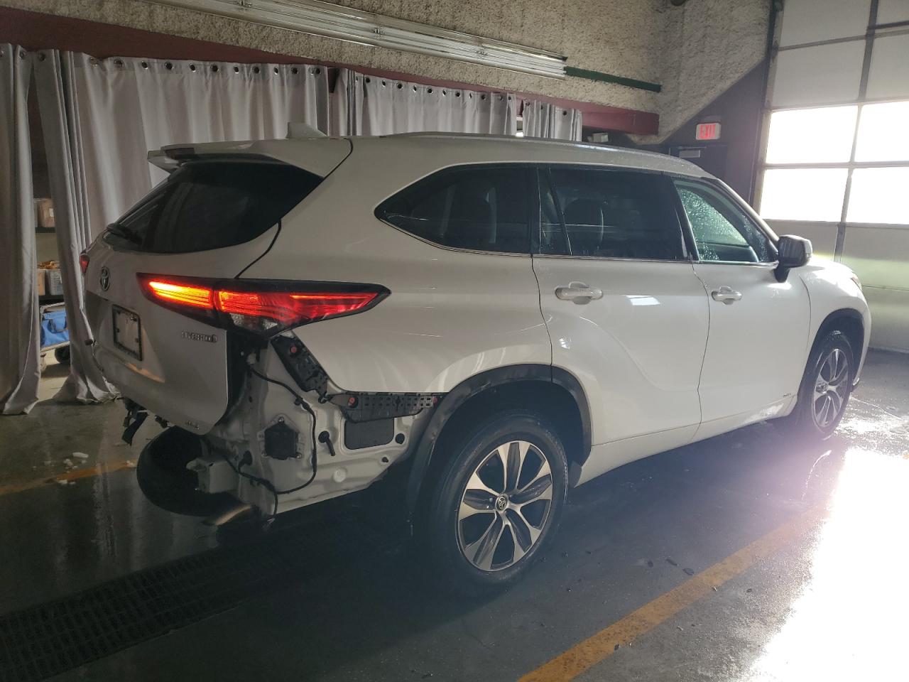 2023 TOYOTA HIGHLANDER HYBRID XLE photo 5