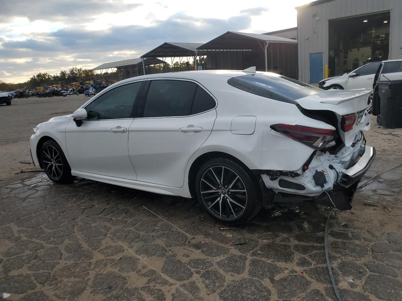 2024 TOYOTA CAMRY SE photo 3