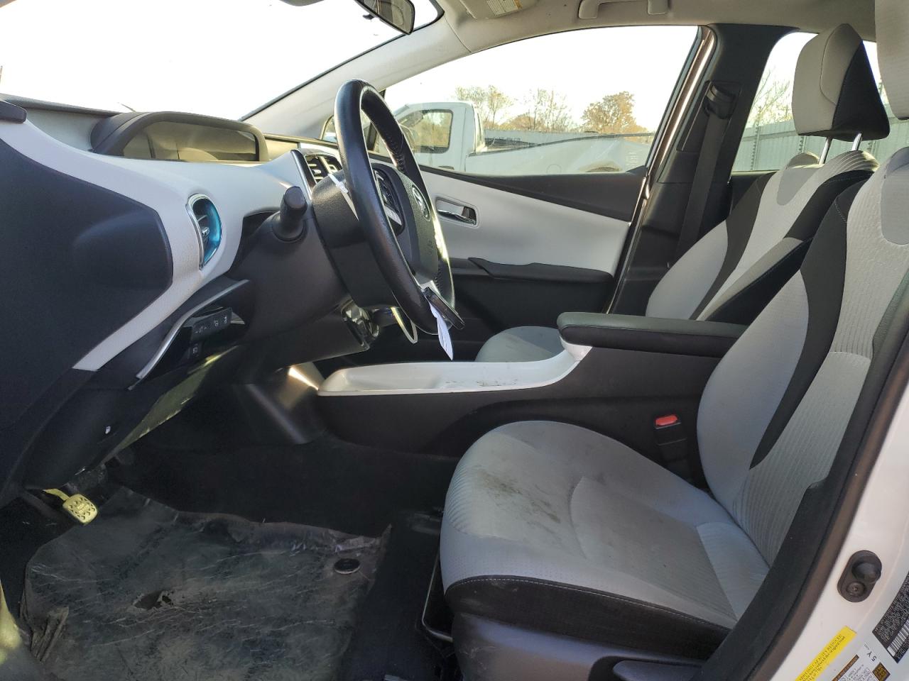2018 TOYOTA PRIUS photo 7