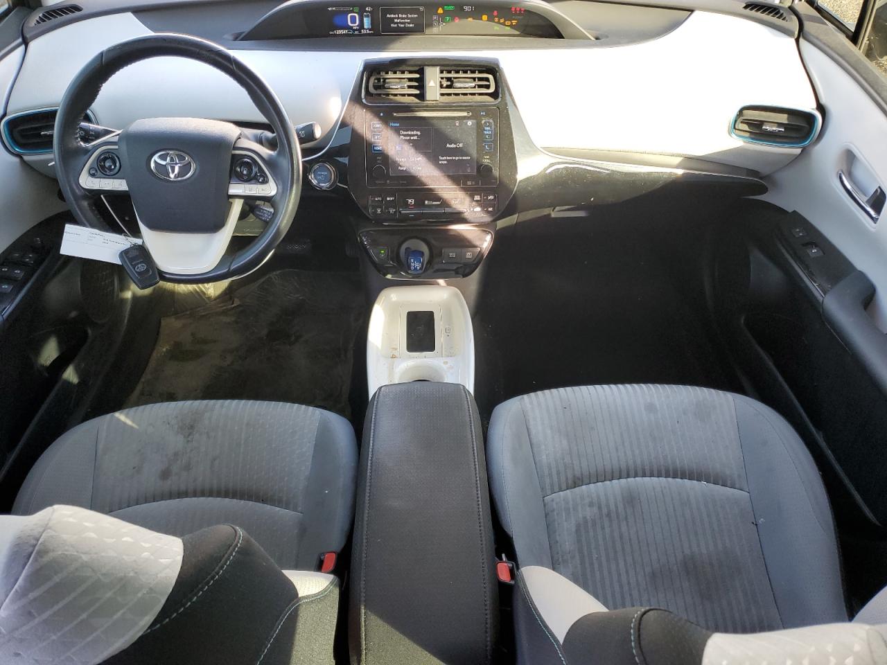 2018 TOYOTA PRIUS photo 8