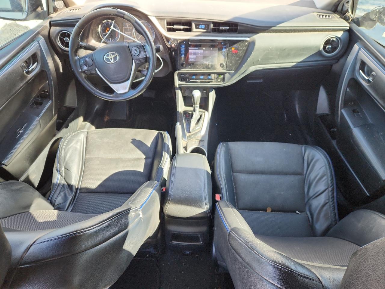 2019 TOYOTA COROLLA L photo 8