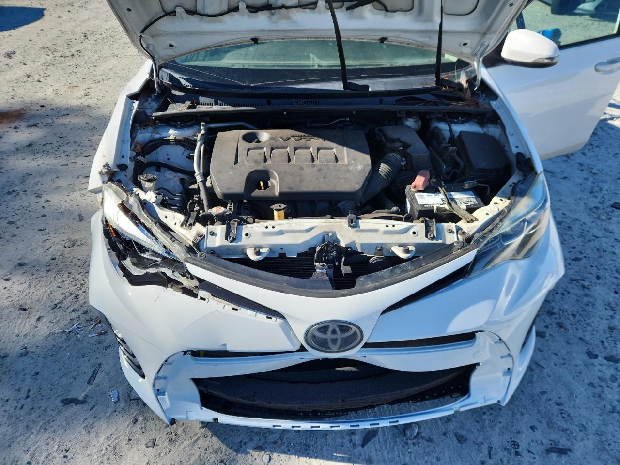 2019 TOYOTA COROLLA L photo 11