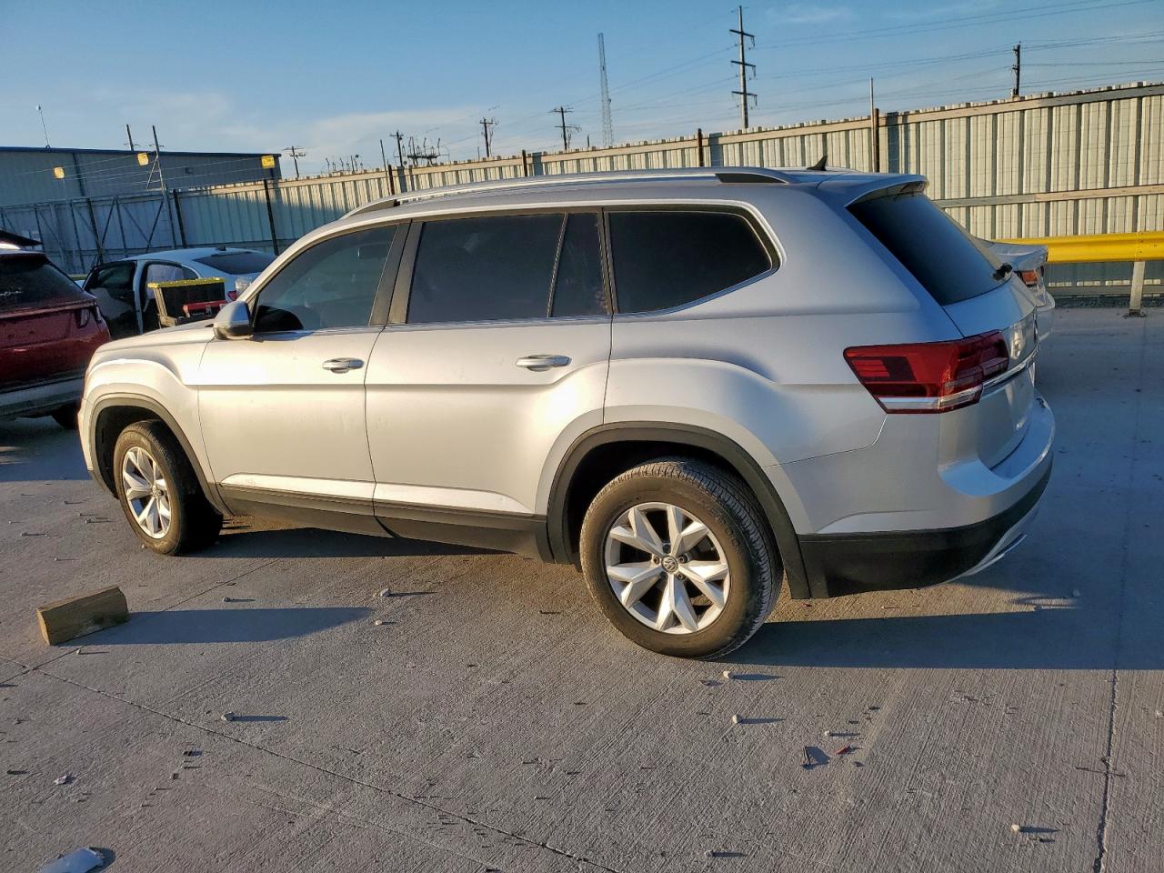 2018 VOLKSWAGEN ATLAS S photo 3