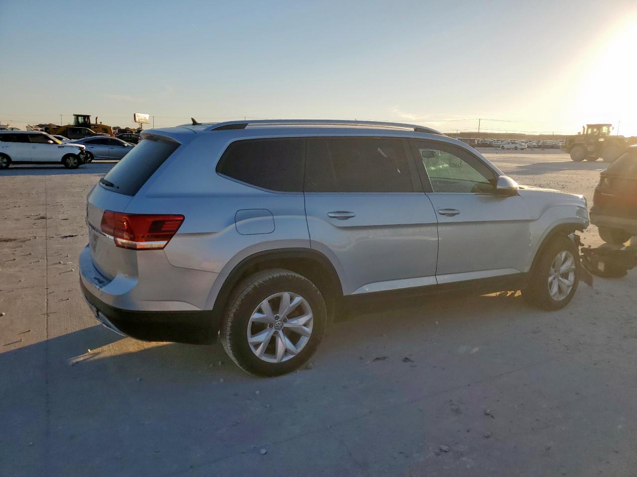 2018 VOLKSWAGEN ATLAS S photo 5