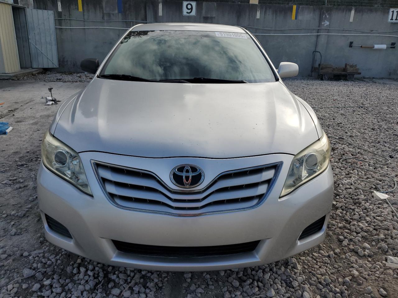 2011 TOYOTA CAMRY LE photo 5