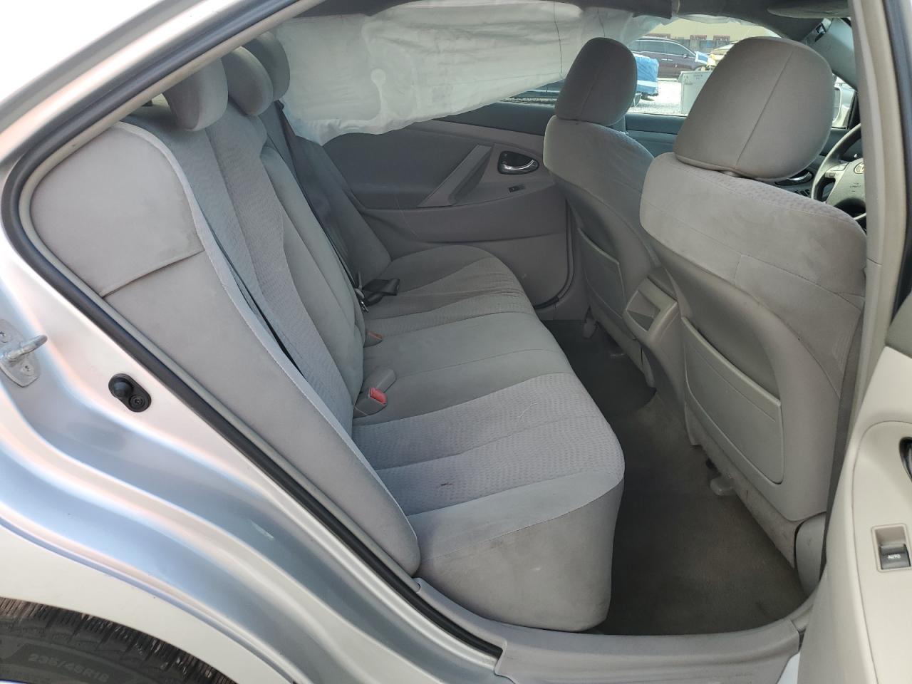 2011 TOYOTA CAMRY LE photo 10