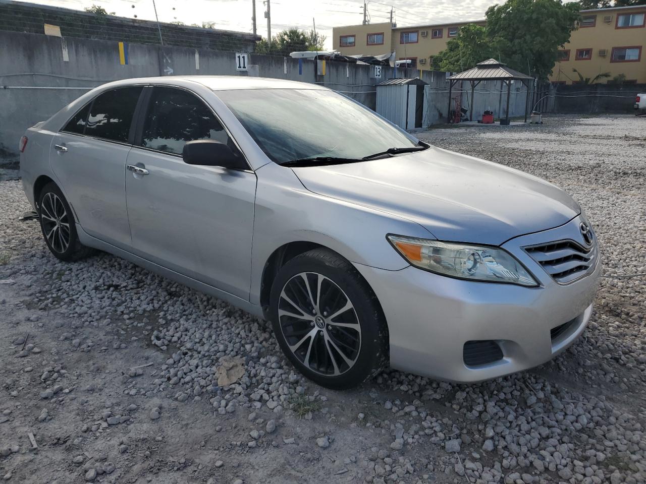 2011 TOYOTA CAMRY LE photo 4