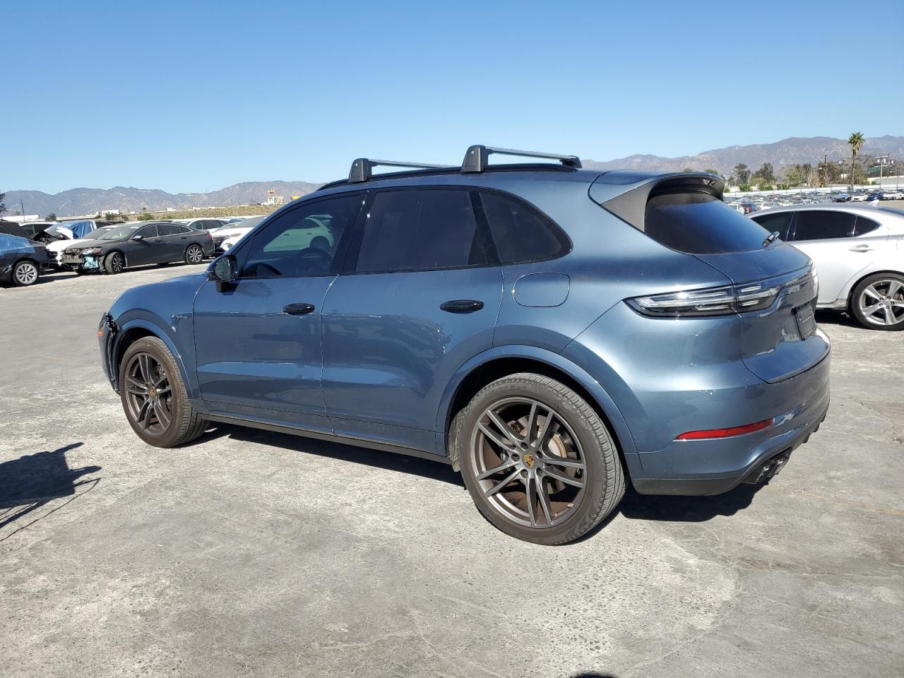2019 PORSCHE CAYENNE SE HYBRID photo 2