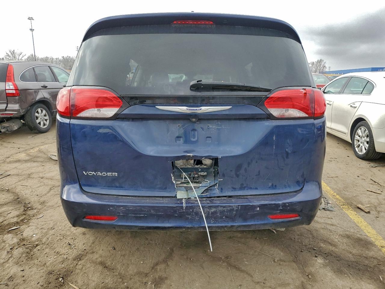 2020 CHRYSLER VOYAGER LXI photo 11