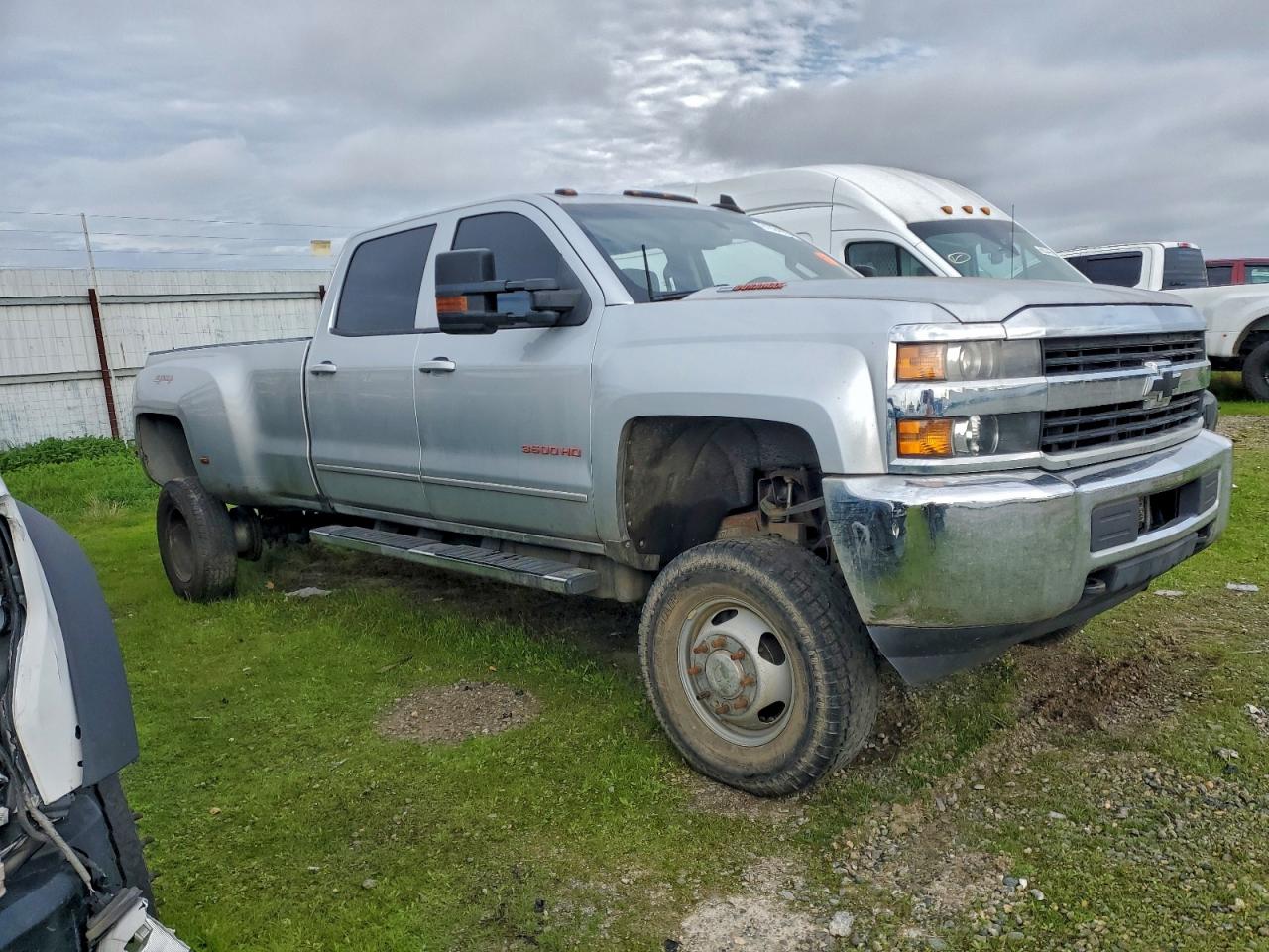 2016 CHEVROLET SILVERADO K3500 LT photo 4
