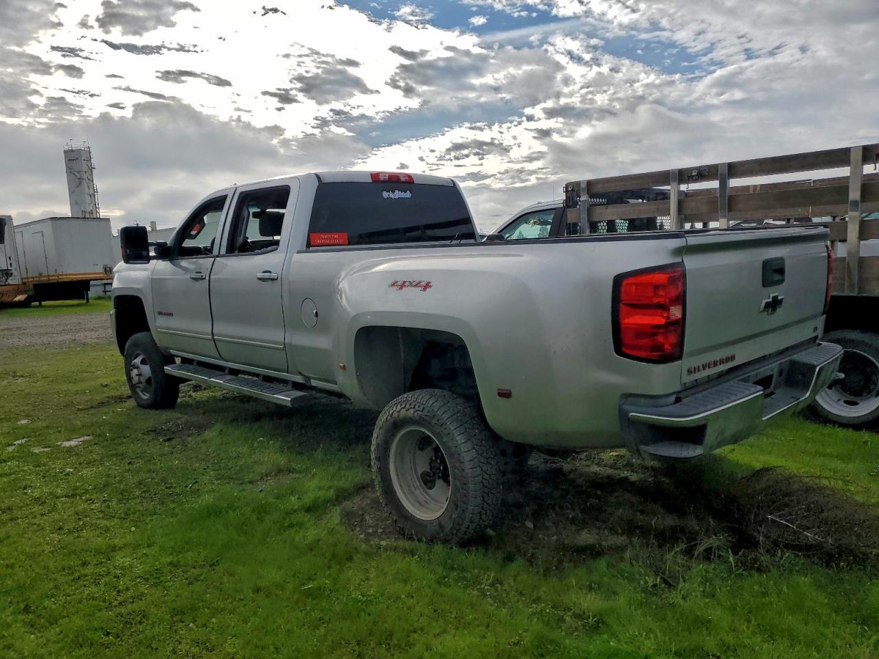 2016 CHEVROLET SILVERADO K3500 LT photo 2