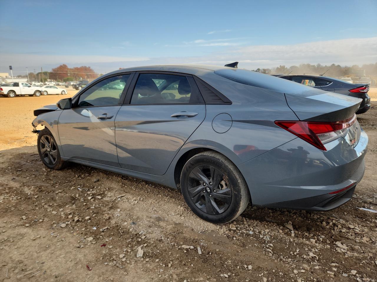 2022 HYUNDAI ELANTRA SEL photo 2