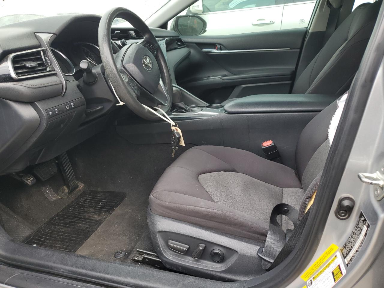 2019 TOYOTA CAMRY L photo 19