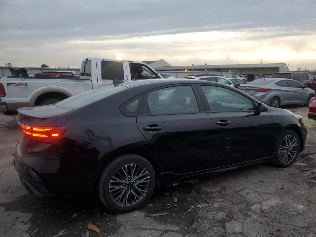 2024 KIA FORTE GT LINE photo 3