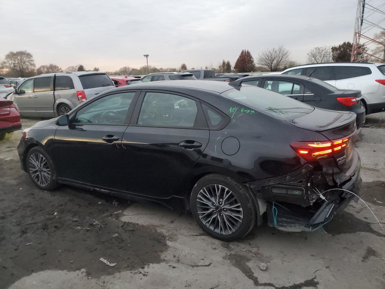 2024 KIA FORTE GT LINE photo 2