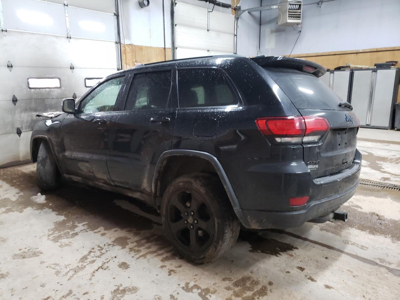 2018 JEEP GRAND CHEROKEE LAREDO photo 2