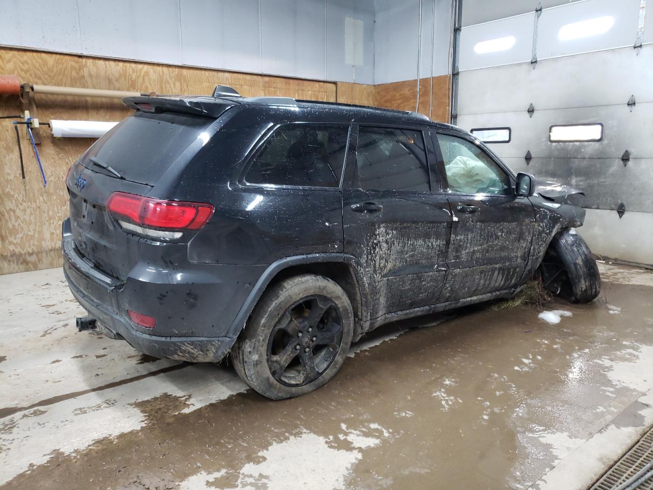 2018 JEEP GRAND CHEROKEE LAREDO photo 3