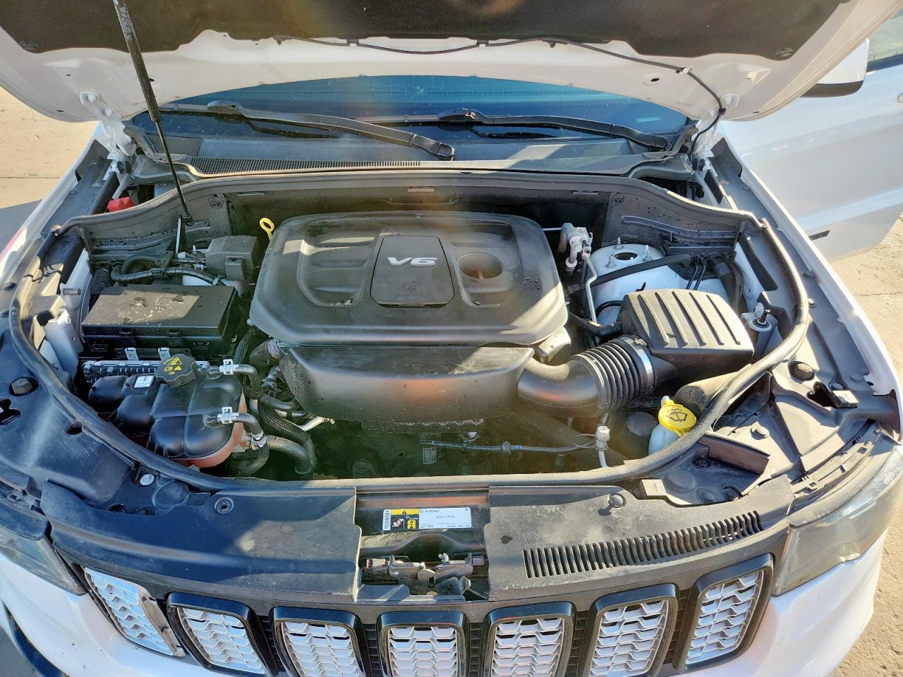 2018 JEEP GRAND CHEROKEE LAREDO photo 21