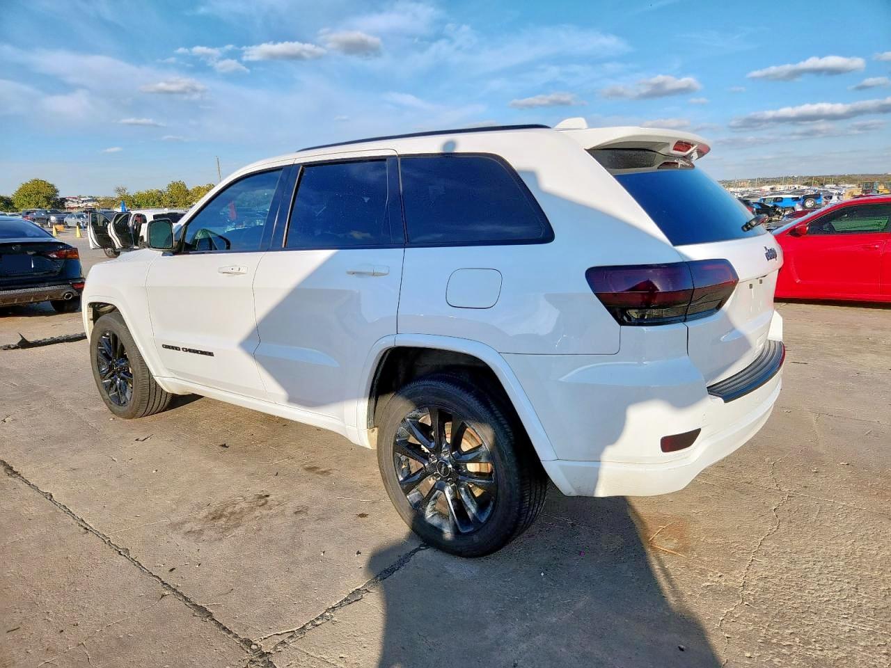 2018 JEEP GRAND CHEROKEE LAREDO photo 3