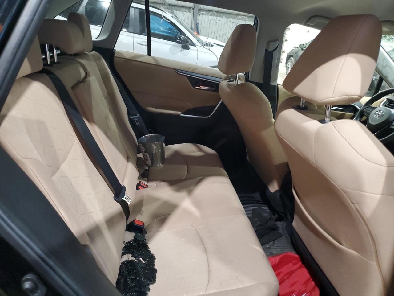 2022 TOYOTA RAV4 XLE photo 5