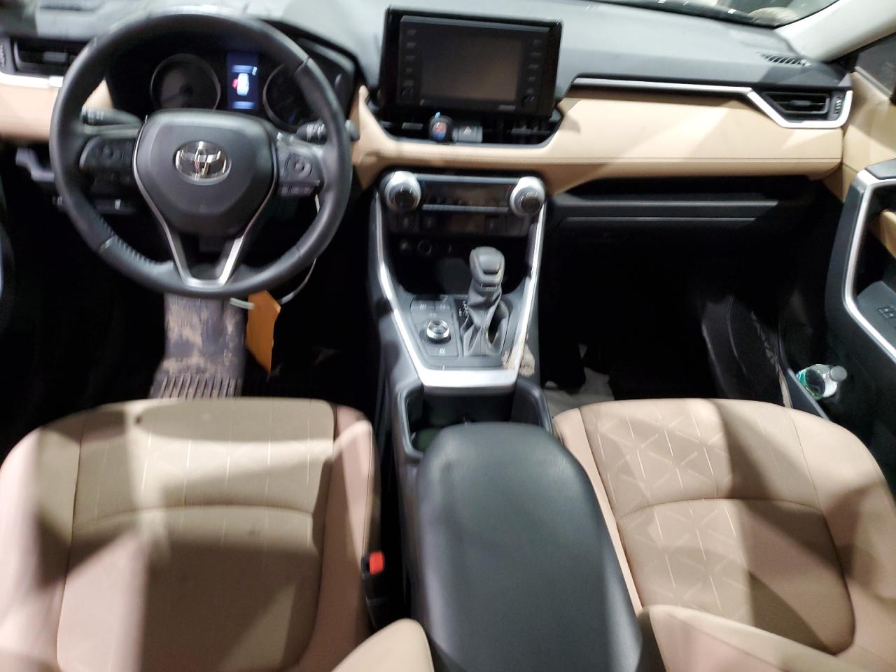 2022 TOYOTA RAV4 XLE photo 2
