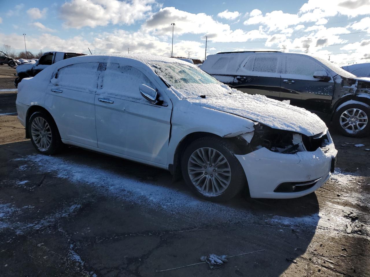2013 CHRYSLER 200 LIMITED photo 4