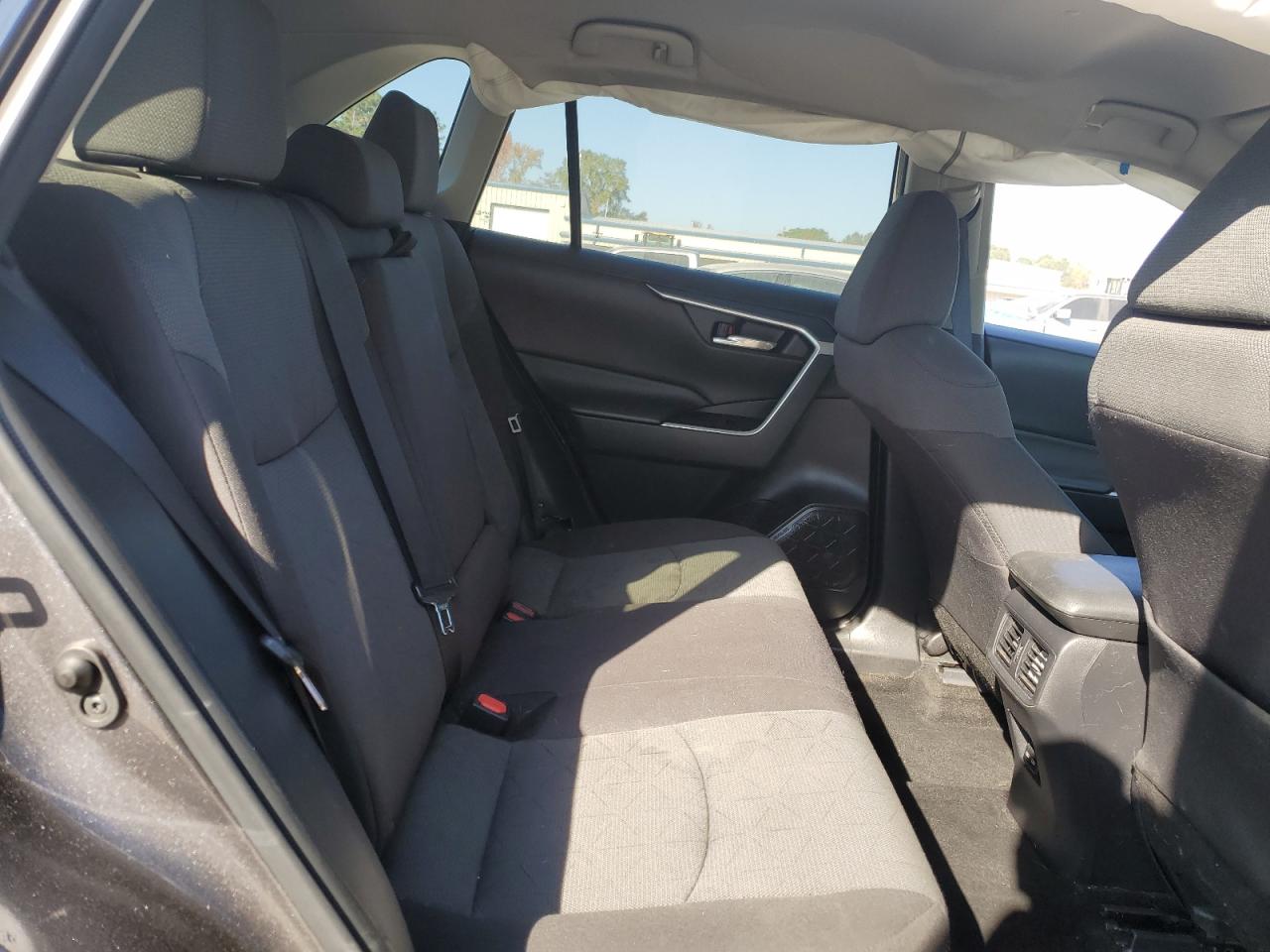 2022 TOYOTA RAV4 XLE photo 21