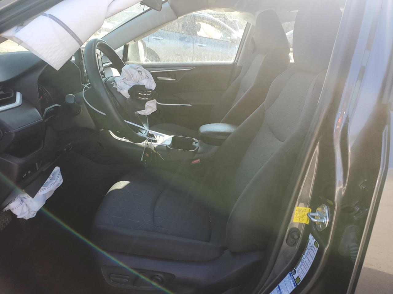 2022 TOYOTA RAV4 XLE photo 13
