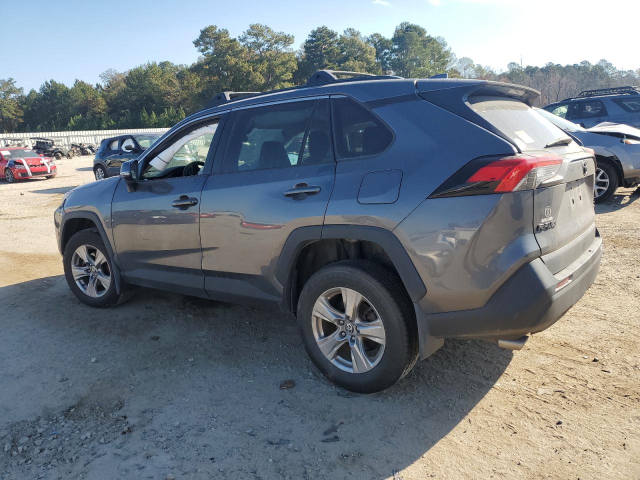 2022 TOYOTA RAV4 XLE photo 3