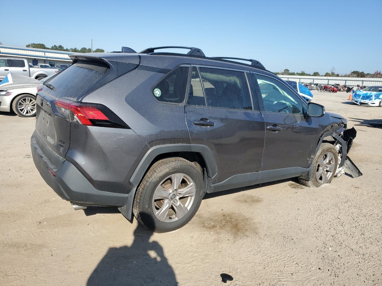 2022 TOYOTA RAV4 XLE photo 5