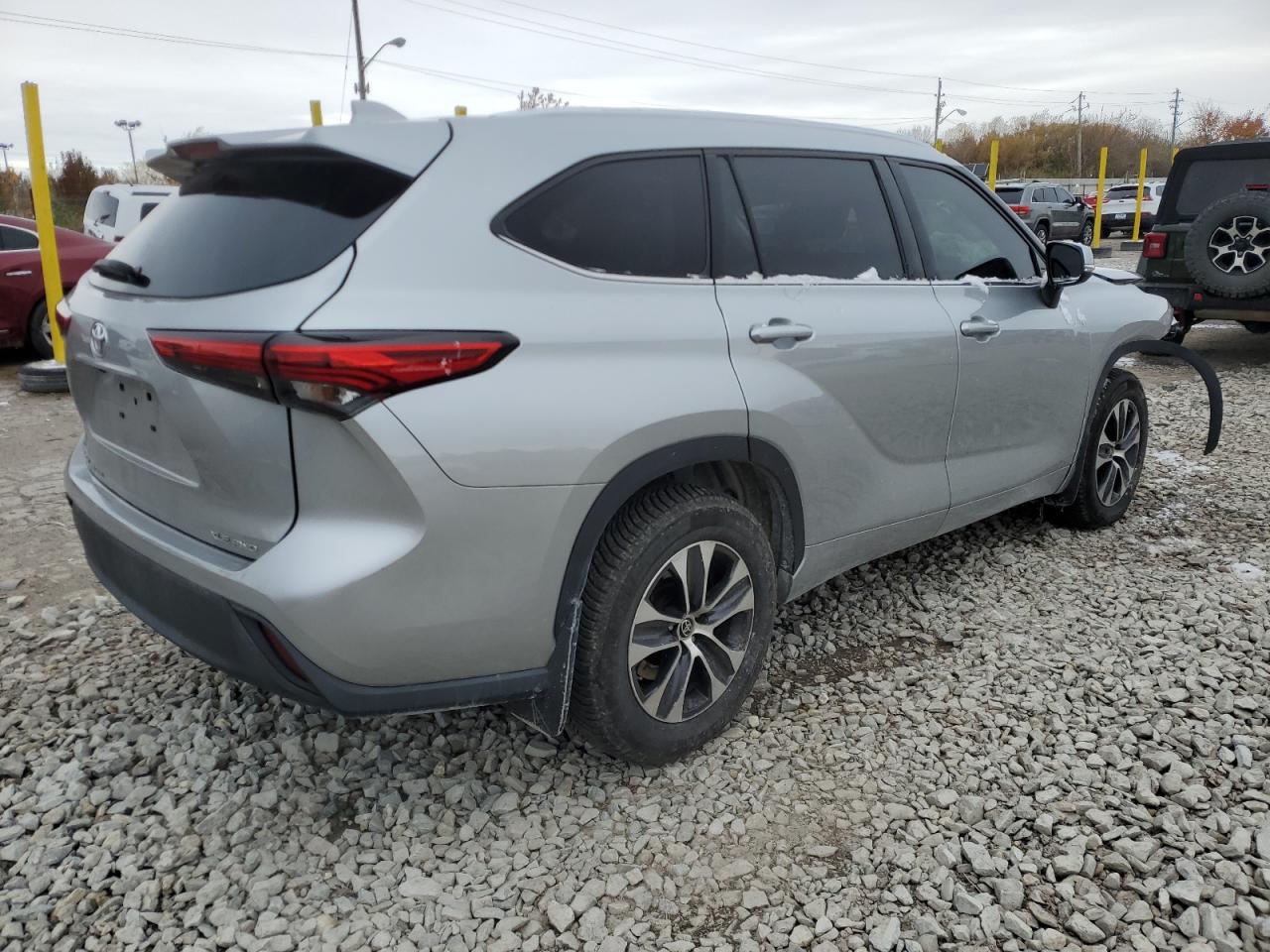 2020 TOYOTA HIGHLANDER XLE photo 7