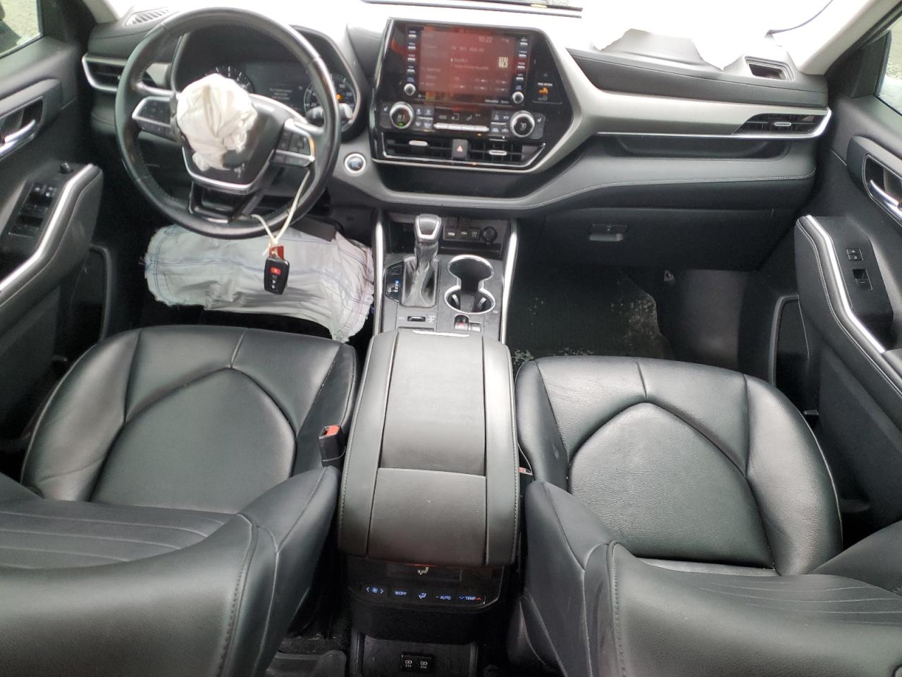 2020 TOYOTA HIGHLANDER XLE photo 22