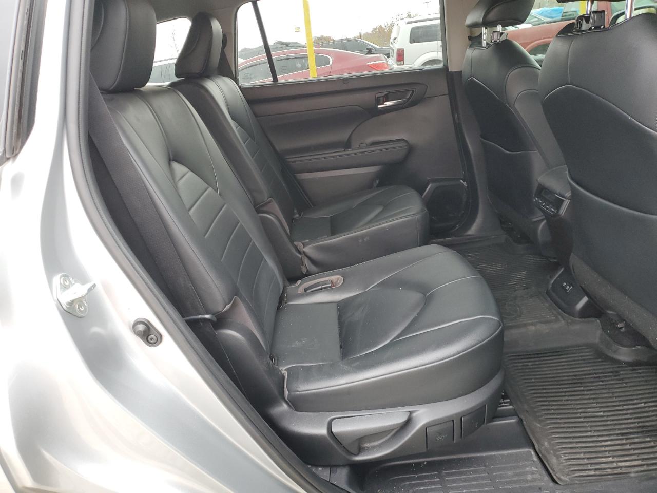 2020 TOYOTA HIGHLANDER XLE photo 31