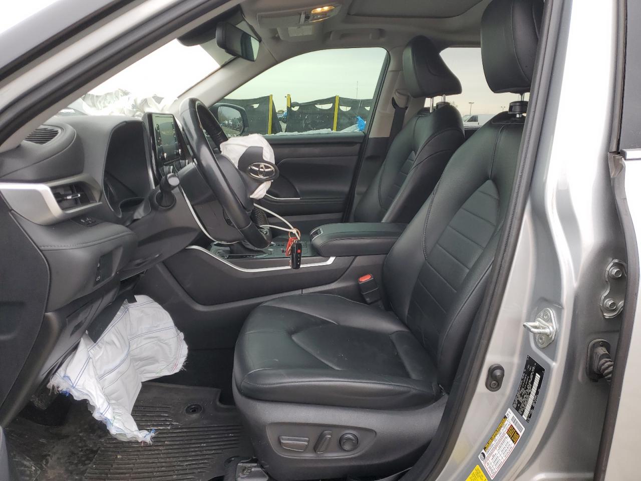 2020 TOYOTA HIGHLANDER XLE photo 19