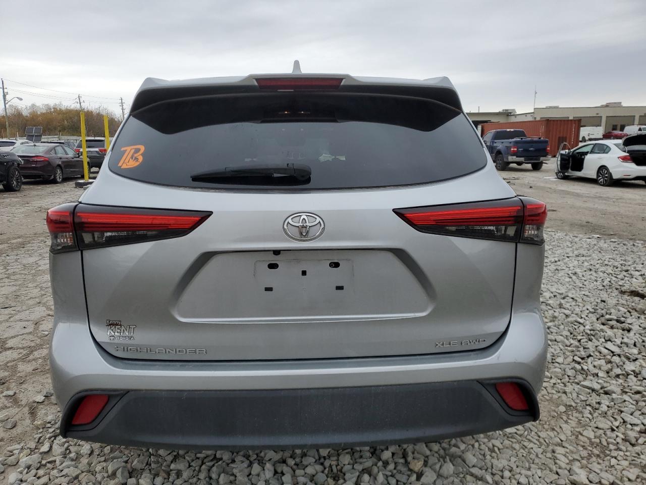 2020 TOYOTA HIGHLANDER XLE photo 16