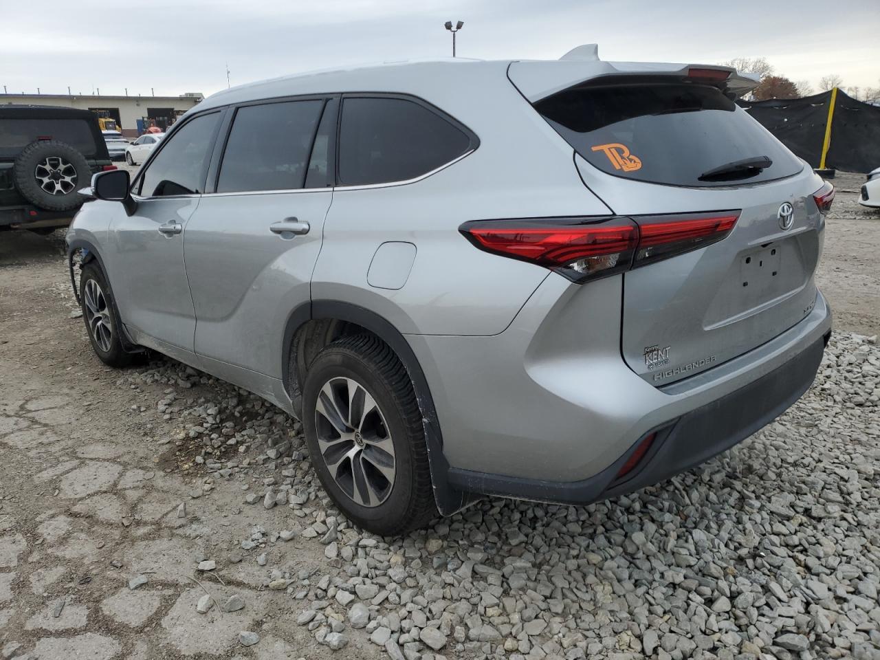 2020 TOYOTA HIGHLANDER XLE photo 4