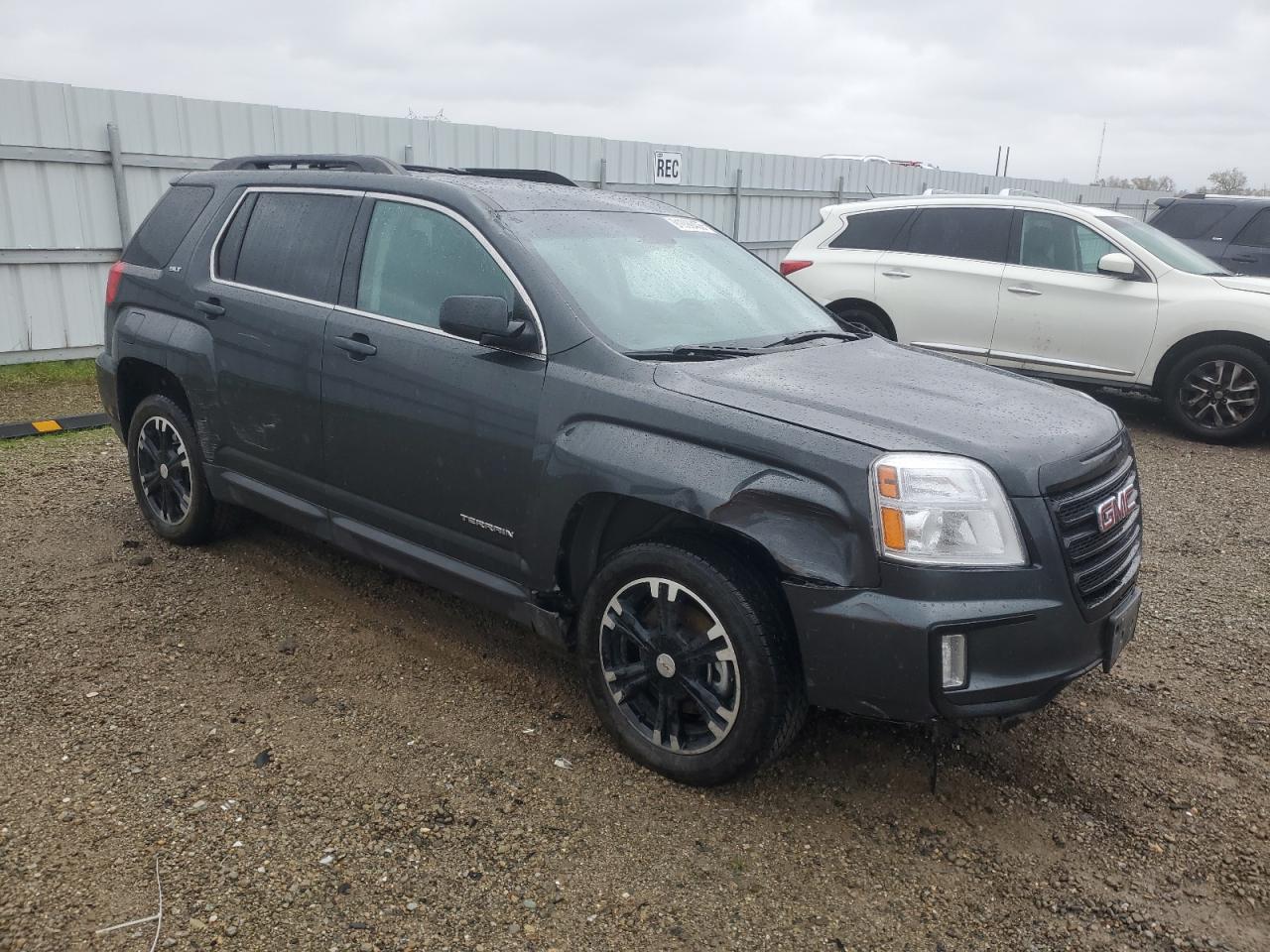 2017 GMC TERRAIN SLT photo 4