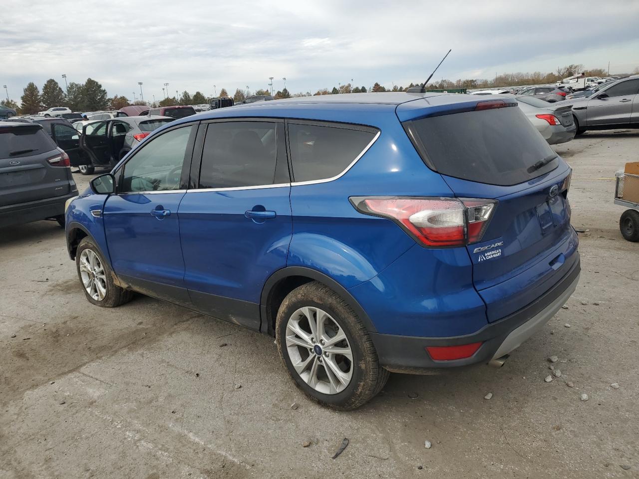 2017 FORD ESCAPE SE photo 2