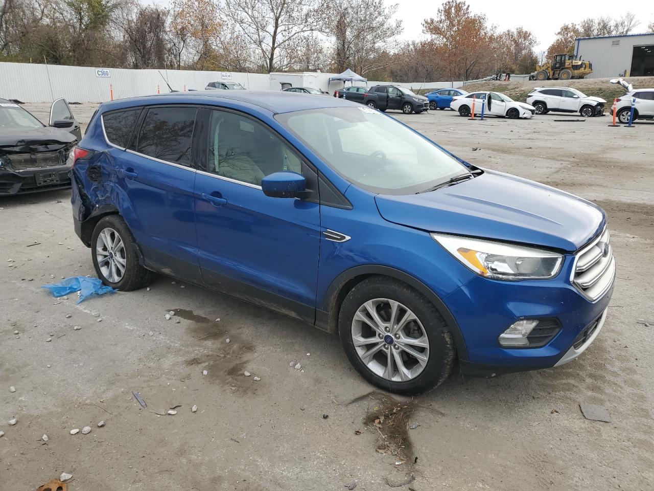 2017 FORD ESCAPE SE photo 4