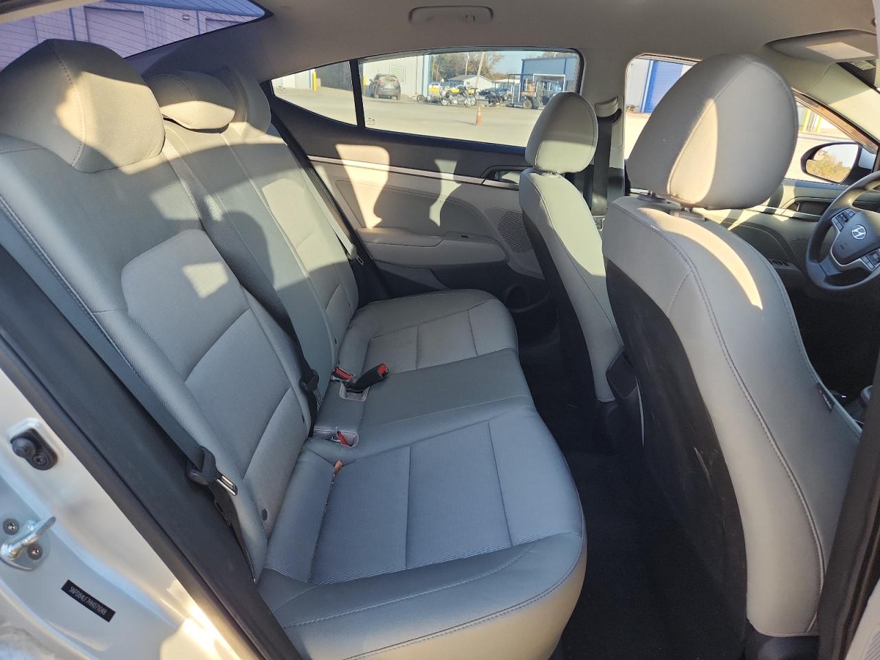 2017 HYUNDAI ELANTRA SE photo 10