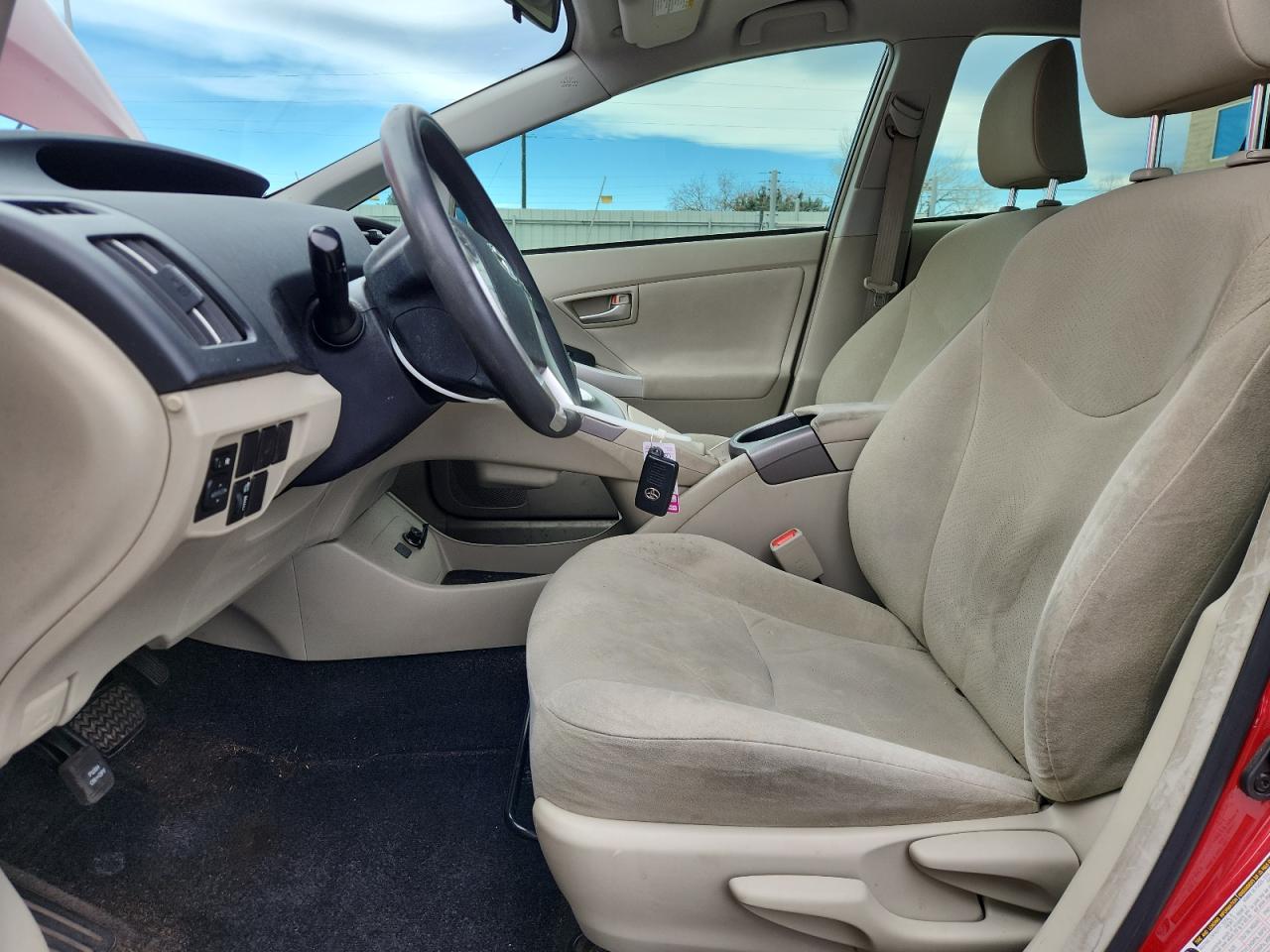 2015 TOYOTA PRIUS TWO photo 7
