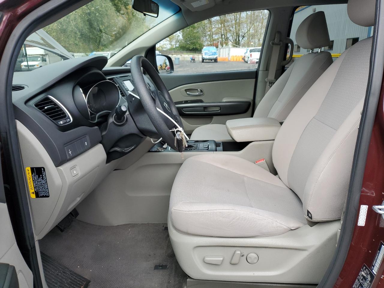 2017 KIA SEDONA LX photo 19