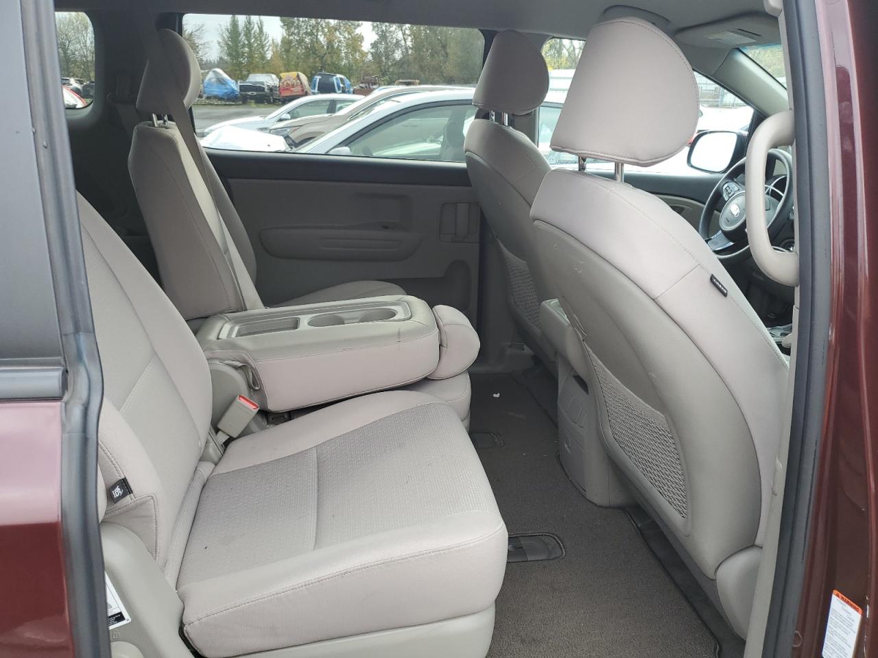 2017 KIA SEDONA LX photo 31