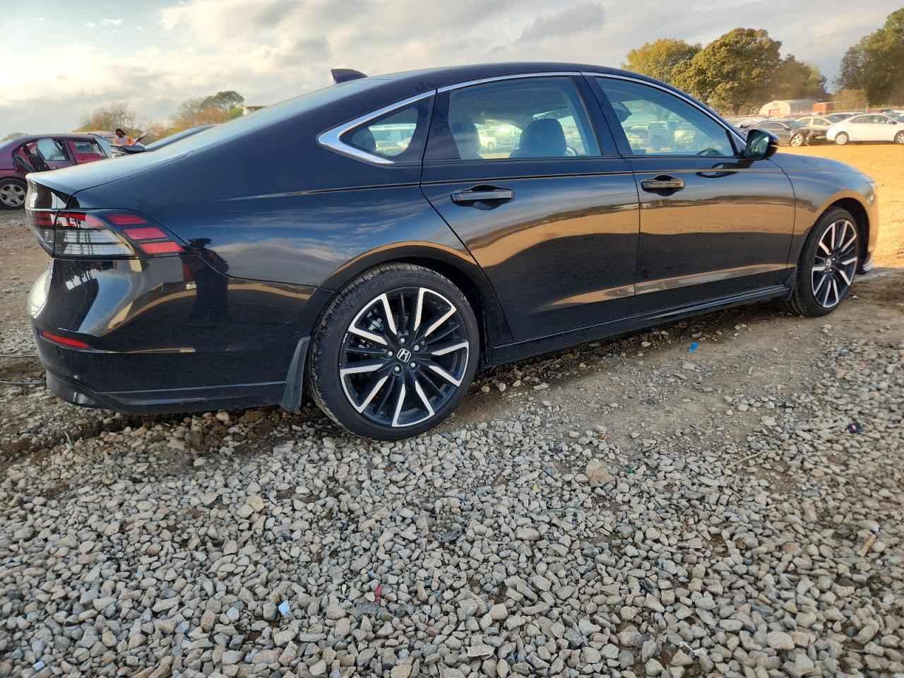 2025 HONDA ACCORD TOURING HYBRID photo 5