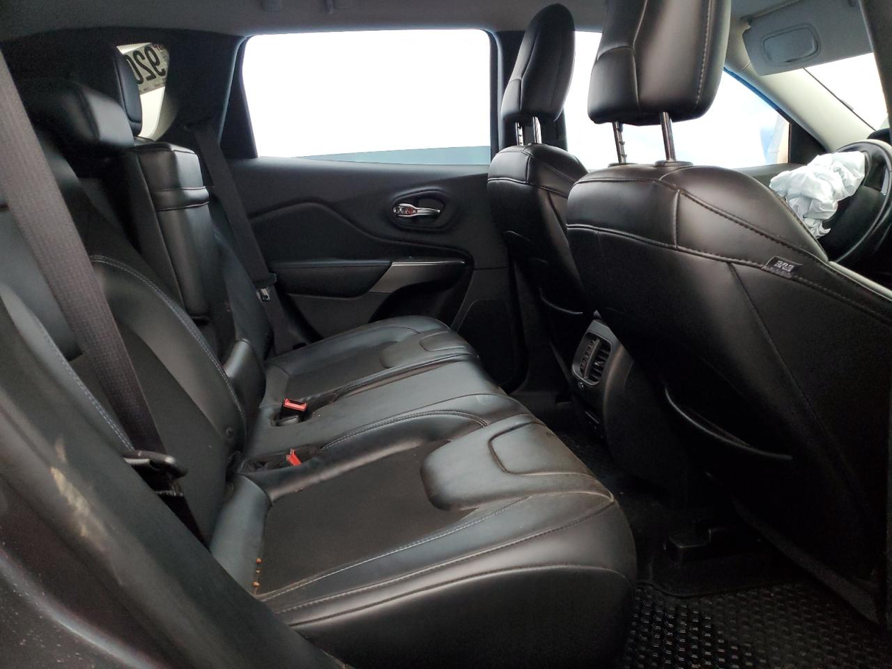 2019 JEEP CHEROKEE LATITUDE PLUS photo 19